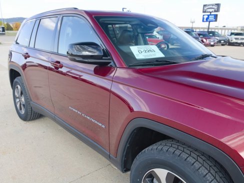 Used 2023 Jeep Grand Cherokee 4WD 4xe image 10