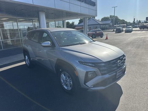 Certified 2025 Hyundai Tucson SE image 3