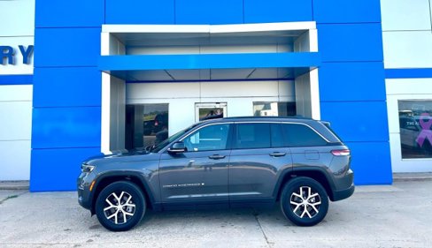 Used 2024 Jeep Grand Cherokee Limited image 4
