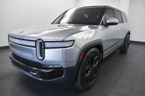 Used 2024 Rivian R1S Adventure image 3