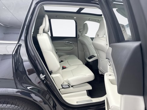 Used 2025 Volvo XC90 B5 Plus w/ Protection Package Premier image 18
