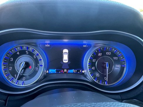 Used 2018 Chrysler 300 Limited w/ Safetytec Plus Group image 36