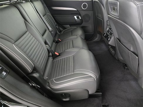 Certified 2024 Land Rover Discovery Dynamic SE image 17
