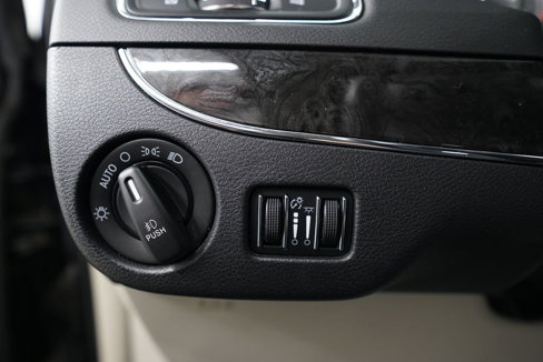 Used 2015 Chrysler Town & Country Touring-L w/ Driver Convenience Group image 19