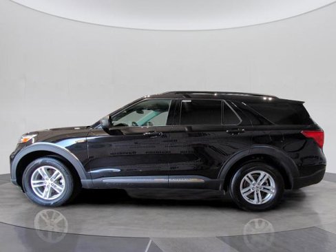 Certified 2022 Ford Explorer XLT w/ Equipment Group 202A image 2