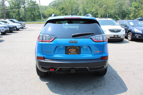Used 2020 Jeep Cherokee Trailhawk image 9