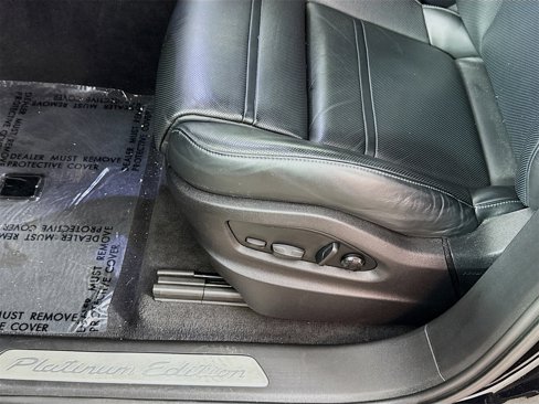 Certified 2022 Porsche Cayenne Platinum Edition image 17