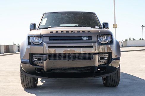 New 2025 Land Rover Defender 110 X-Dynamic SE image 2