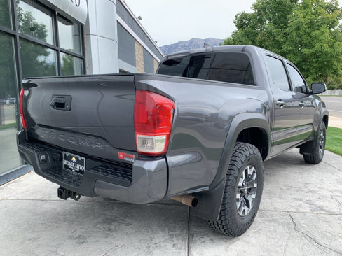 Used 2017 Toyota Tacoma TRD Sport image 5