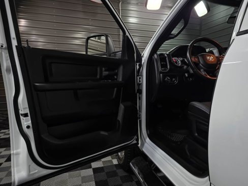 Used 2024 RAM 2500 Tradesman w/ Chrome Appearance Group image 31