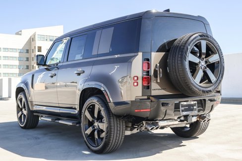 New 2025 Land Rover Defender 110 X-Dynamic SE image 6