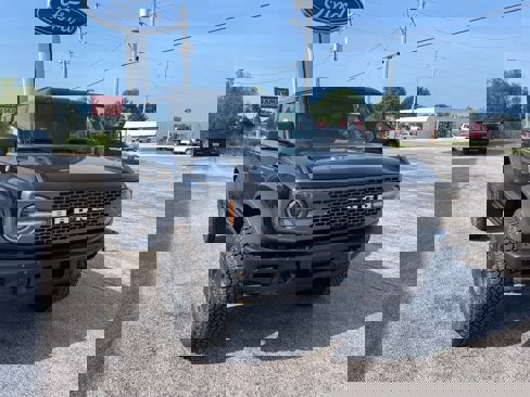 New 2025 Ford Bronco Badlands image 3