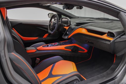 Used 2025 Lamborghini Revuelto image 34