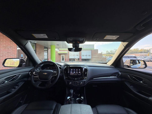 Used 2023 Chevrolet Traverse LT w/ LT Premium Package image 9
