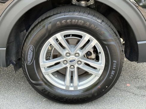 Used 2022 Ford Explorer XLT image 30