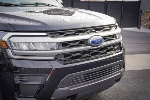 Used 2023 Ford Expedition XLT image 4
