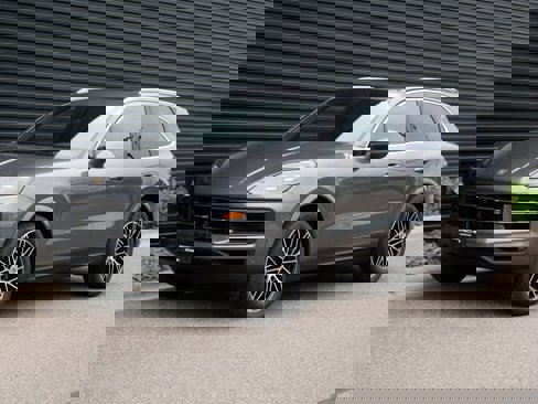 Used 2024 Porsche Cayenne image 1