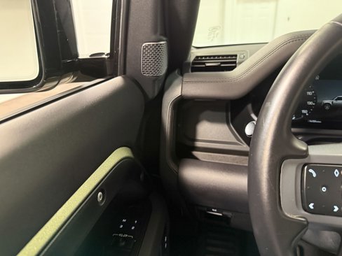 Used 2024 Land Rover Defender 90 X-Dynamic SE image 70
