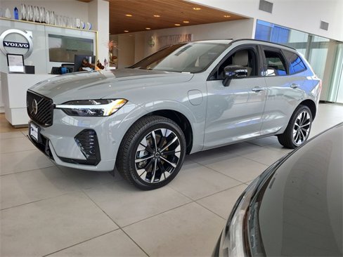 New 2026 Volvo XC60 T8 Plus w/ Climate Package PRO image 2