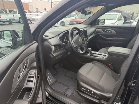 Used 2023 Chevrolet Traverse LT image 9