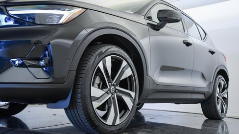 Certified 2025 Volvo XC40 B5 Plus w/ Climate Package image 10
