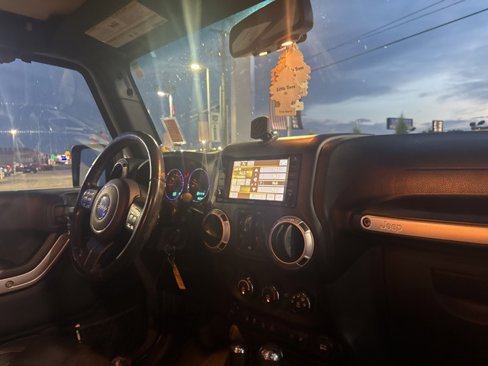 Used 2016 Jeep Wrangler Unlimited Rubicon w/ Connectivity Group image 27