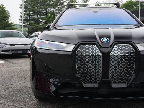 Used 2024 BMW iX xDrive50 w/ Premium Package image 18
