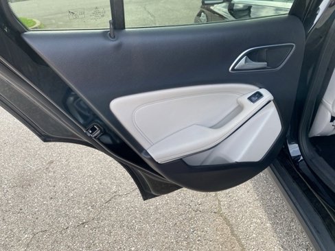 Used 2019 Mercedes-Benz GLA 250 4MATIC image 23