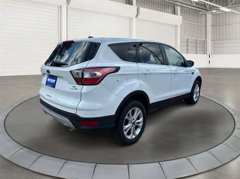 Used 2017 Ford Escape SE image 5