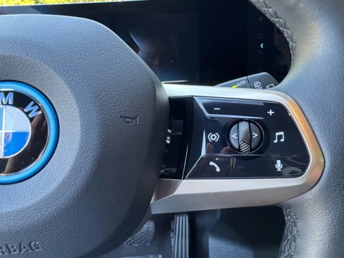 Used 2023 BMW iX M60 w/ Executive Package image 31