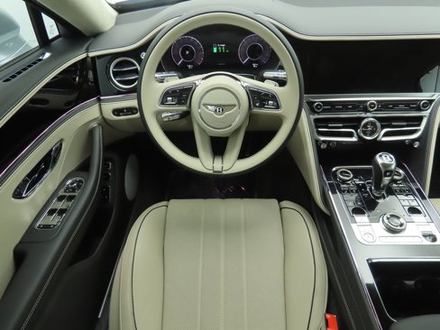New 2025 Bentley Flying Spur V8 image 10