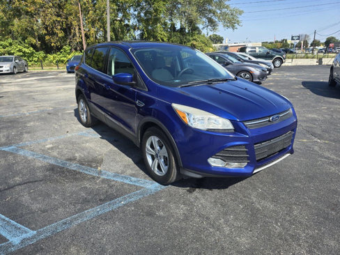 Used 2015 Ford Escape SE image 2