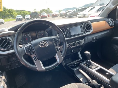 Used 2019 Toyota Tacoma SR5 image 12