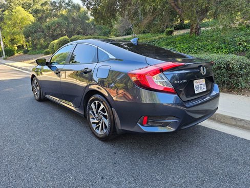 Used 2018 Honda Civic EX image 5