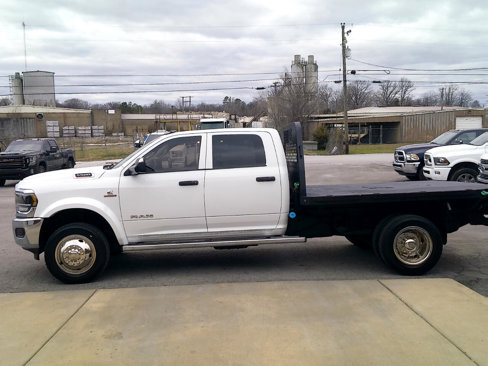 Used 2020 RAM 5500 Tradesman w/ Chrome Appearance Group image 4