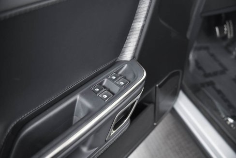 Used 2024 Rivian R1S Adventure image 10