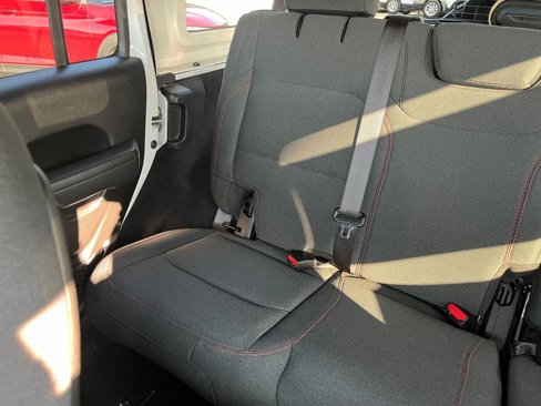 Used 2025 Jeep Wrangler Unlimited Rubicon image 39