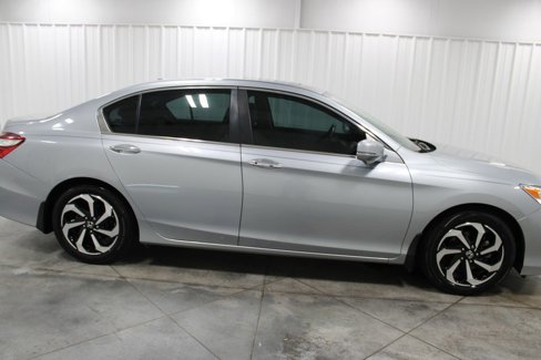 Used 2017 Honda Accord EX-L image 11