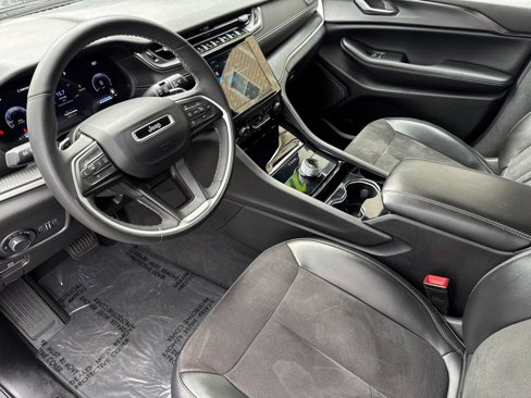 Used 2023 Jeep Grand Cherokee L Laredo image 10