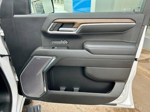 Used 2022 Chevrolet Silverado 1500 High Country w/ Technology Package image 36