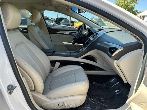 Used 2017 Lincoln MKZ Premiere image 9