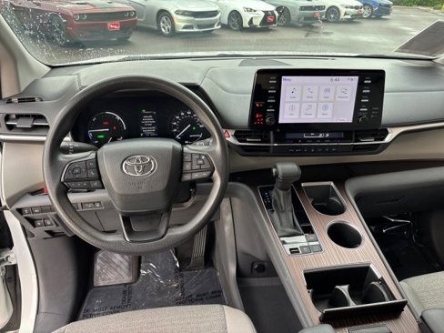 Used 2023 Toyota Sienna LE image 24