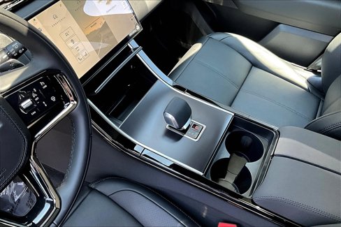 New 2026 Land Rover Range Rover Velar Dynamic SE image 8