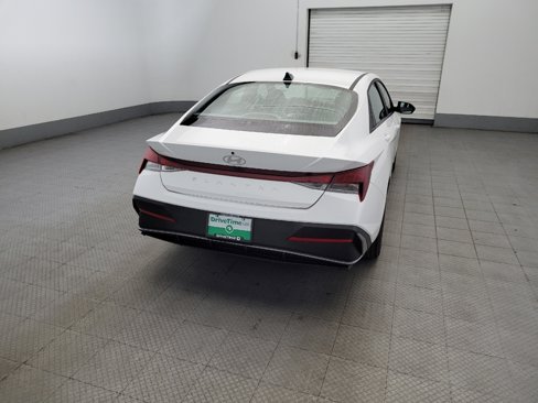 Used 2024 Hyundai Elantra SEL image 7