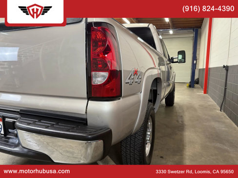 Used 2004 Chevrolet Silverado 2500 LT w/ Heavy-Duty Power Package image 16
