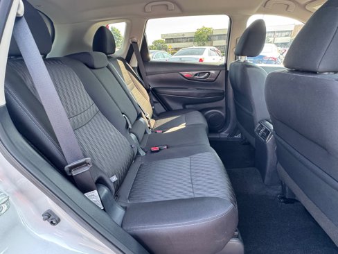 Used 2019 Nissan Rogue SV image 14