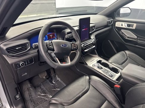 Used 2024 Ford Explorer ST w/ Technology Package image 8