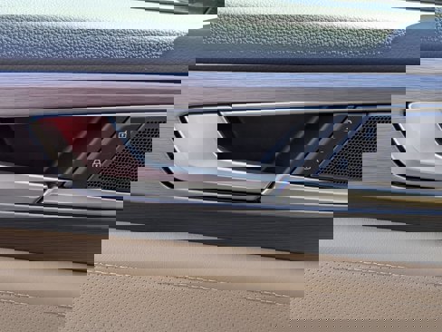 New 2025 Volkswagen Atlas Cross Sport SE image 12