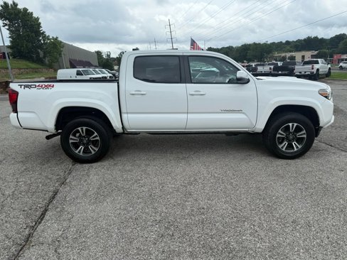 Used 2019 Toyota Tacoma TRD Sport image 4