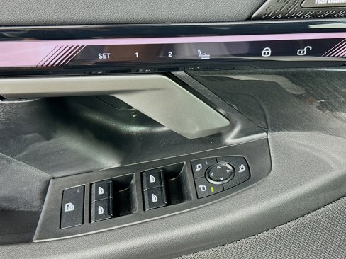 Used 2025 BMW i5 eDrive40i image 23